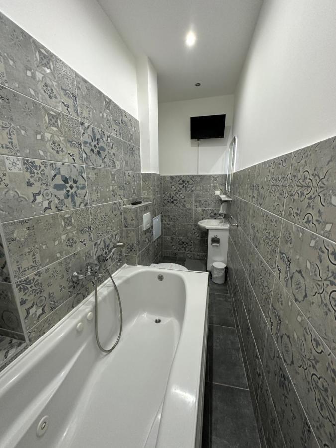 Nice 5 Apartments Сараево Экстерьер фото